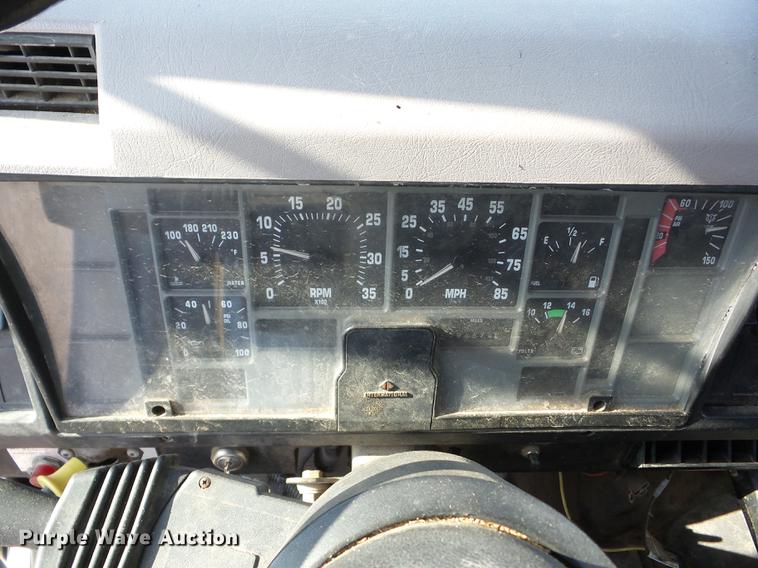 image for item K6287 1998 International 4700 chipper truck