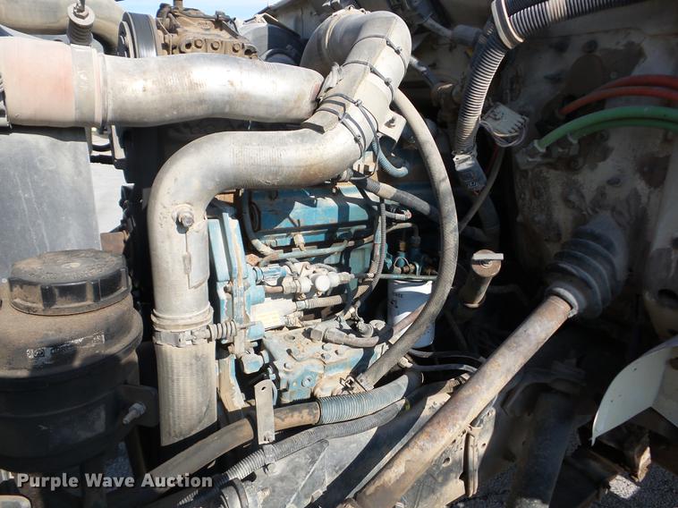 image for item K6287 1998 International 4700 chipper truck