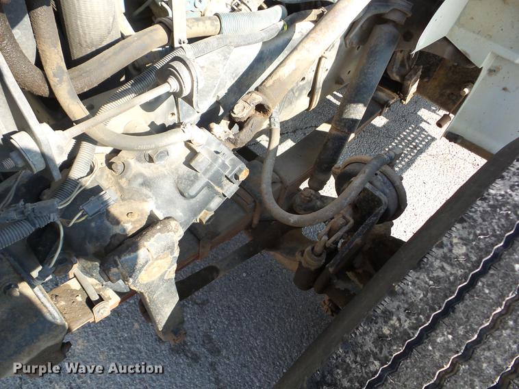 image for item K6287 1998 International 4700 chipper truck