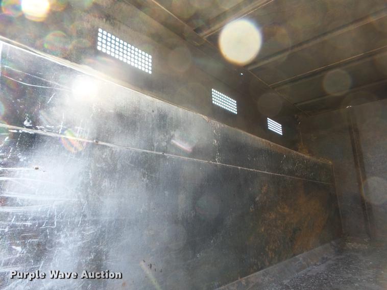 image for item K6287 1998 International 4700 chipper truck