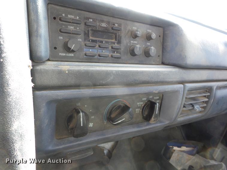 image for item AY9578 1992 Ford F350 applicator truck