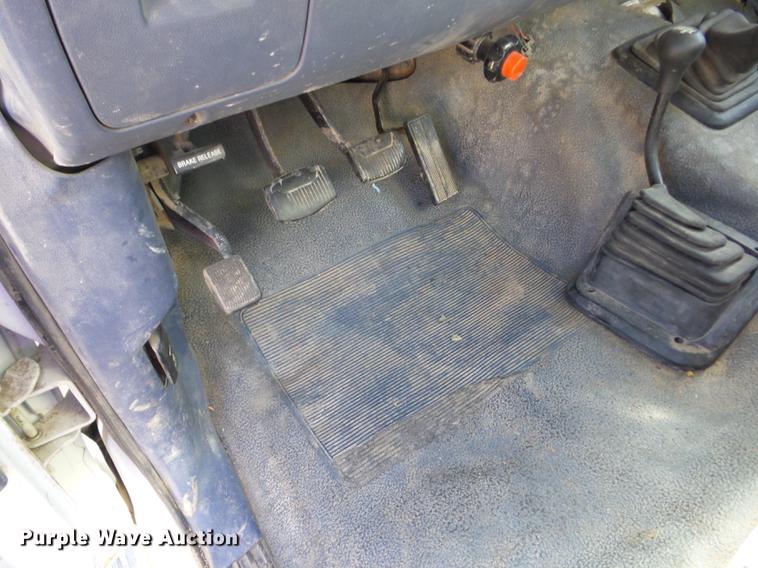 image for item AY9578 1992 Ford F350 applicator truck