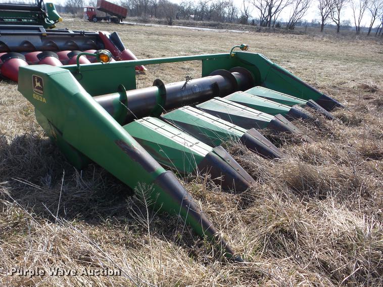 image for item AY9579 John Deere 653A row crop head