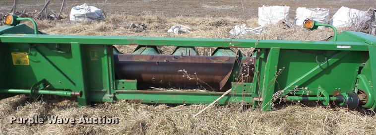 image for item AY9579 John Deere 653A row crop head