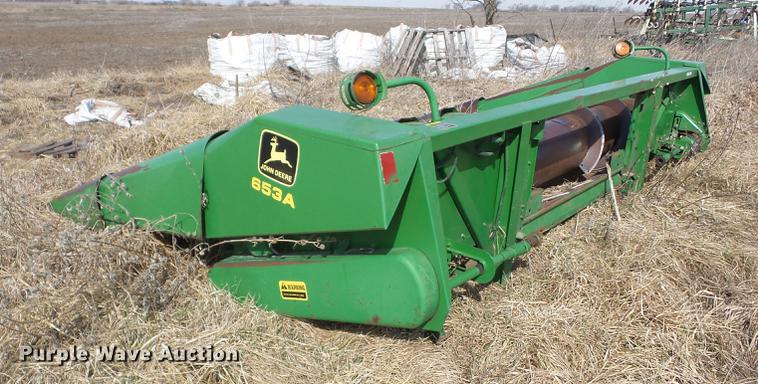 image for item AY9579 John Deere 653A row crop head