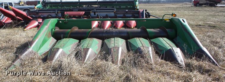image for item AY9579 John Deere 653A row crop head