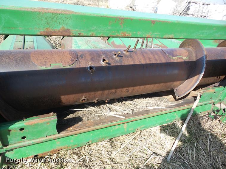 image for item AY9579 John Deere 653A row crop head