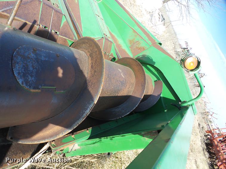 image for item AY9579 John Deere 653A row crop head