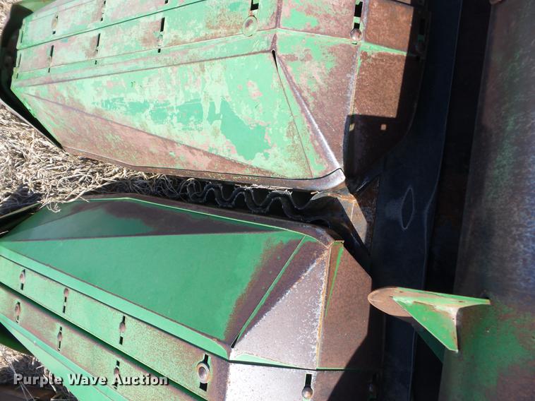 image for item AY9579 John Deere 653A row crop head