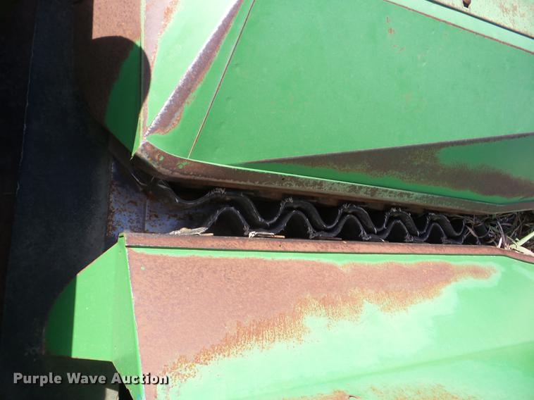 image for item AY9579 John Deere 653A row crop head