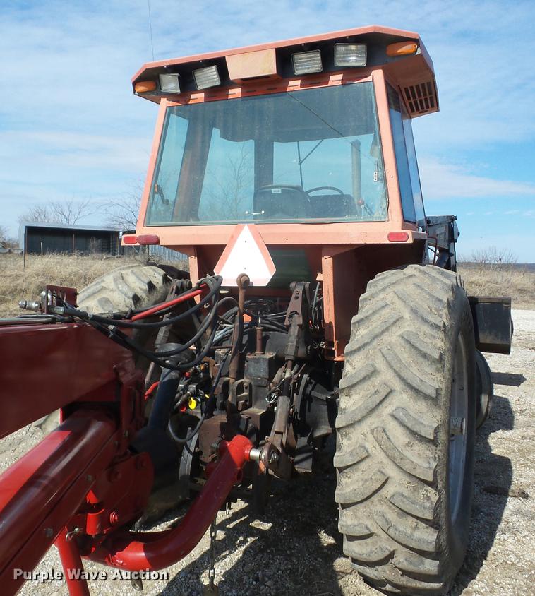 image for item AY9587 1983 Allis Chalmers 8010 tractor