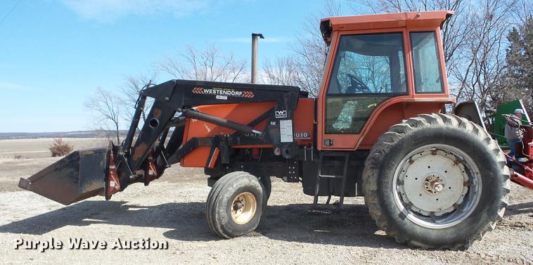 image for item AY9587 1983 Allis Chalmers 8010 tractor