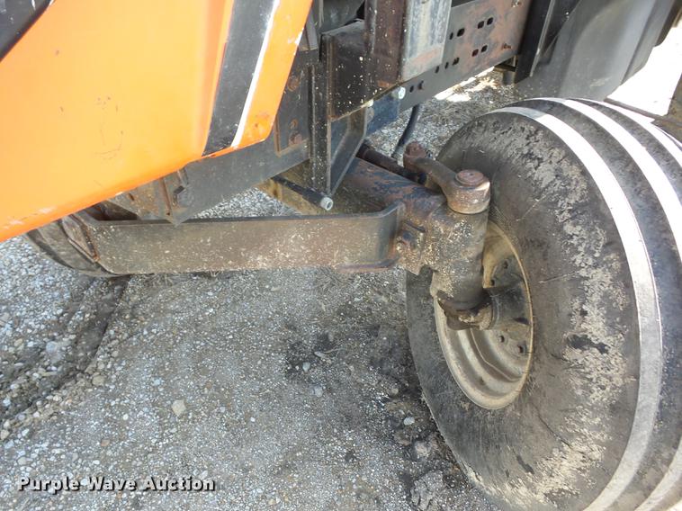 image for item AY9587 1983 Allis Chalmers 8010 tractor