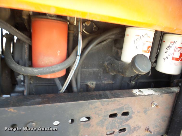 image for item AY9587 1983 Allis Chalmers 8010 tractor