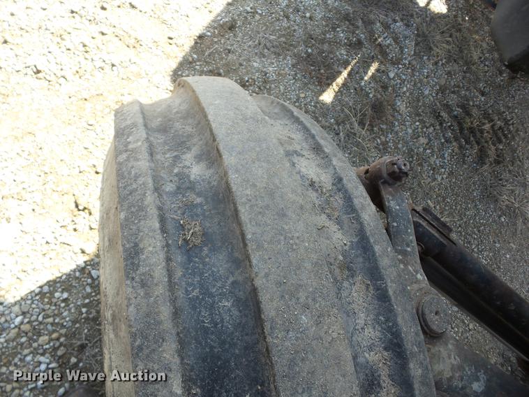 image for item AY9587 1983 Allis Chalmers 8010 tractor