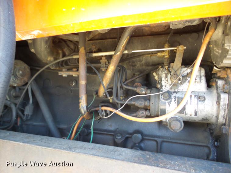 image for item AY9587 1983 Allis Chalmers 8010 tractor