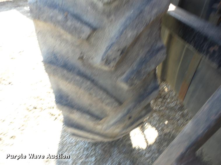 image for item AY9587 1983 Allis Chalmers 8010 tractor