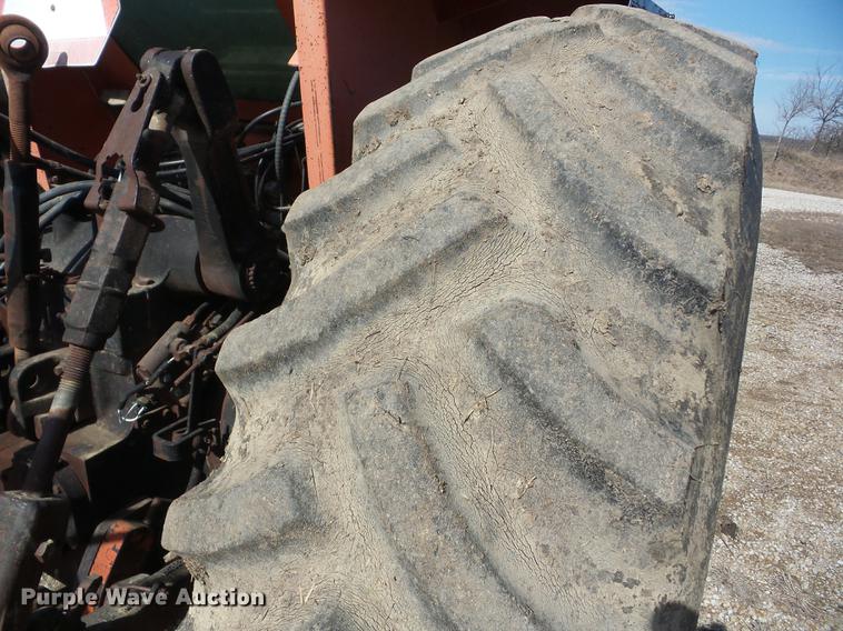 image for item AY9587 1983 Allis Chalmers 8010 tractor