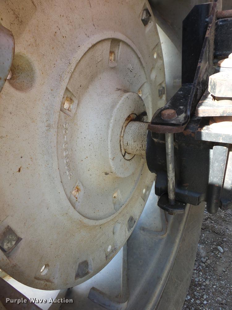 image for item AY9587 1983 Allis Chalmers 8010 tractor