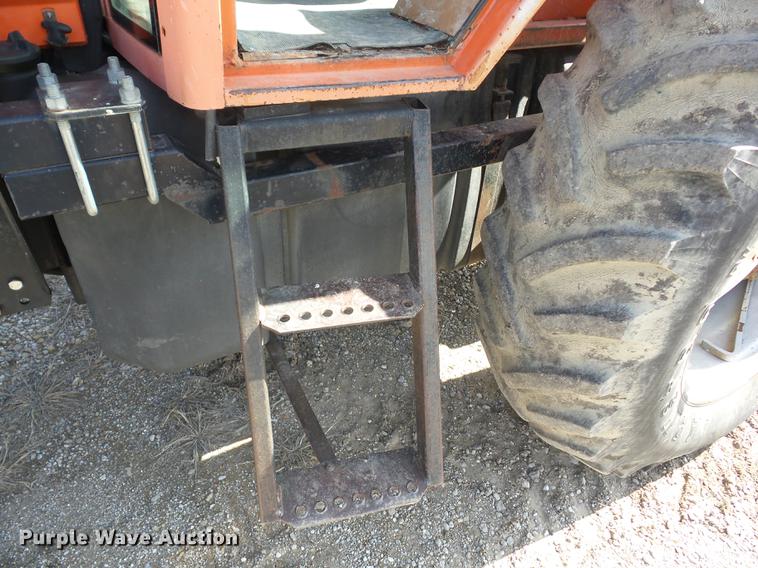 image for item AY9587 1983 Allis Chalmers 8010 tractor