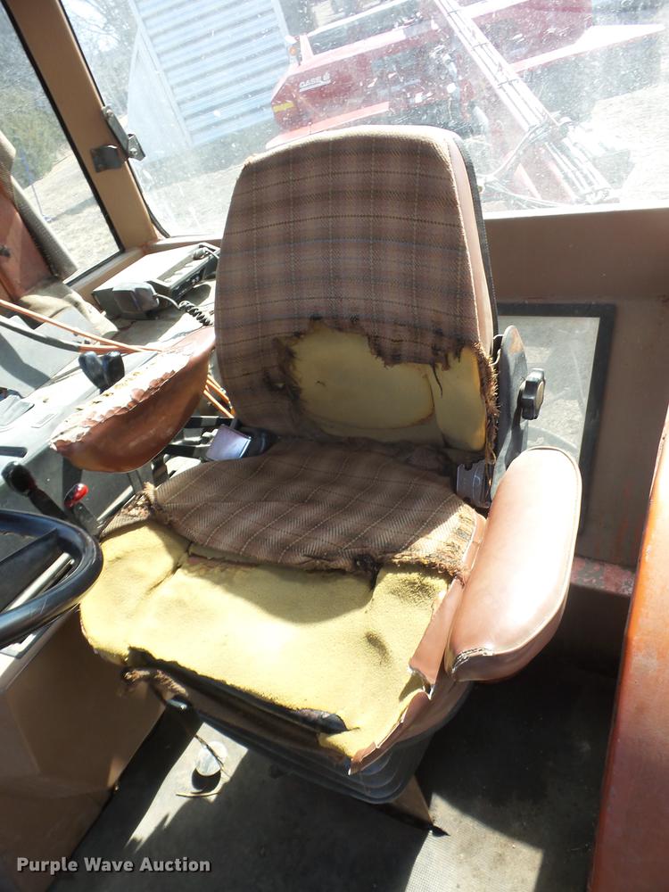 image for item AY9587 1983 Allis Chalmers 8010 tractor