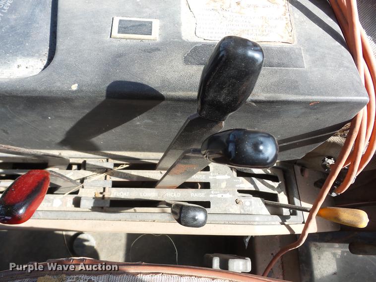 image for item AY9587 1983 Allis Chalmers 8010 tractor