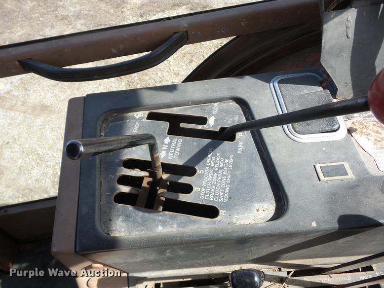 image for item AY9587 1983 Allis Chalmers 8010 tractor