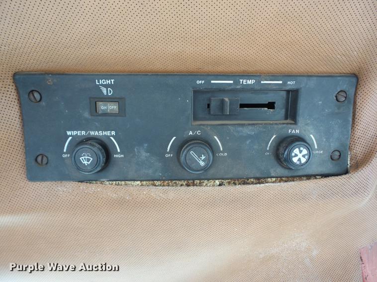 image for item AY9587 1983 Allis Chalmers 8010 tractor