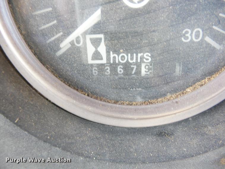 image for item AY9587 1983 Allis Chalmers 8010 tractor