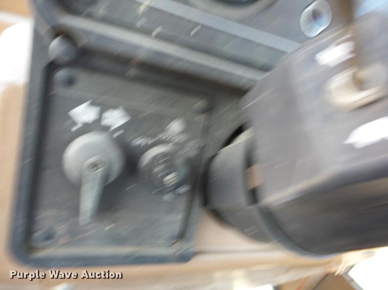 image for item AY9587 1983 Allis Chalmers 8010 tractor