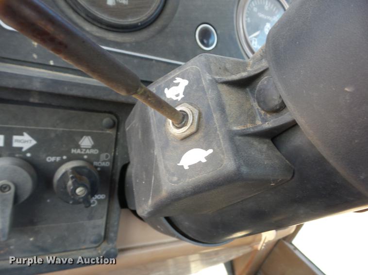 image for item AY9587 1983 Allis Chalmers 8010 tractor