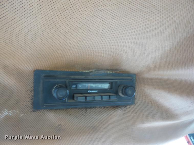 image for item AY9587 1983 Allis Chalmers 8010 tractor