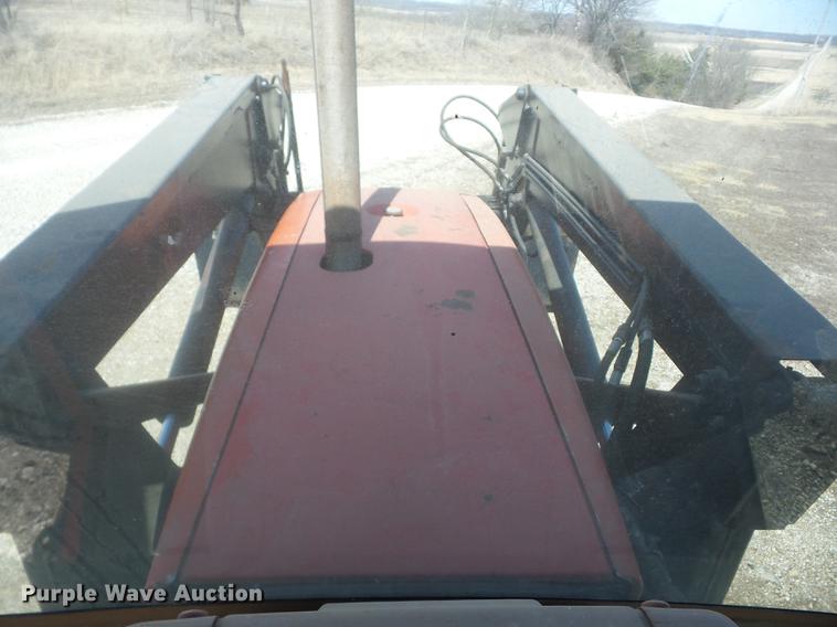 image for item AY9587 1983 Allis Chalmers 8010 tractor