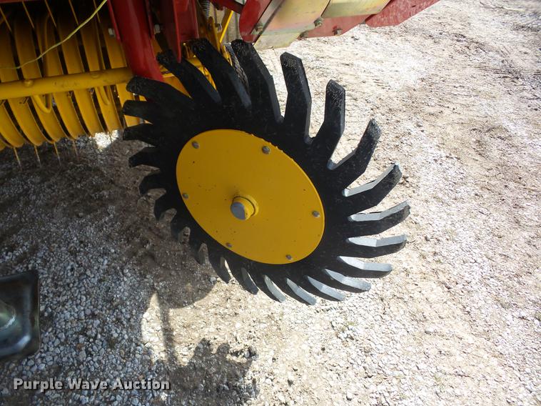 image for item AY9589 2008 New Holland BR7090 round baler