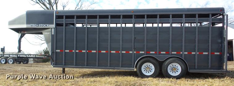 image for item AY9598 2001 Pro Stock Cattleman livestock trailer