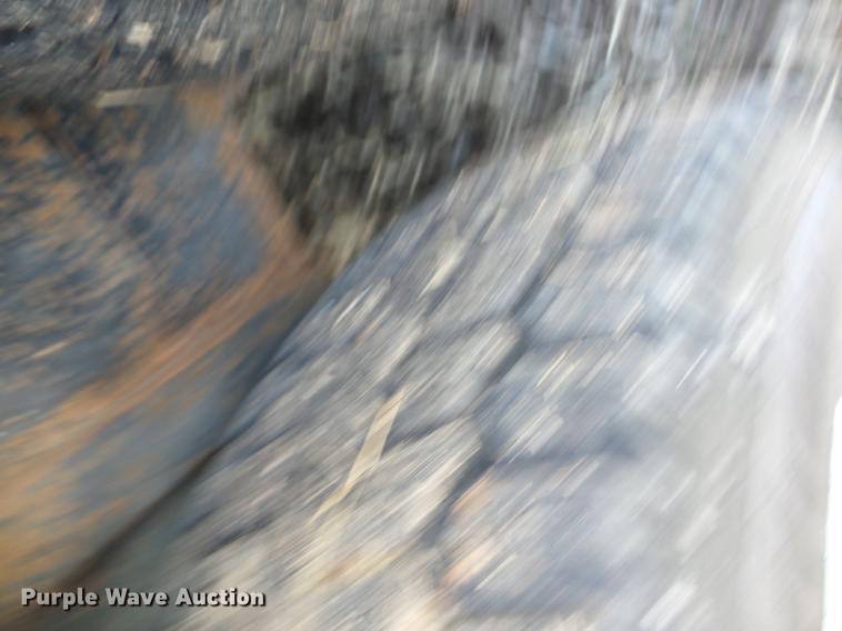 image for item AY9598 2001 Pro Stock Cattleman livestock trailer