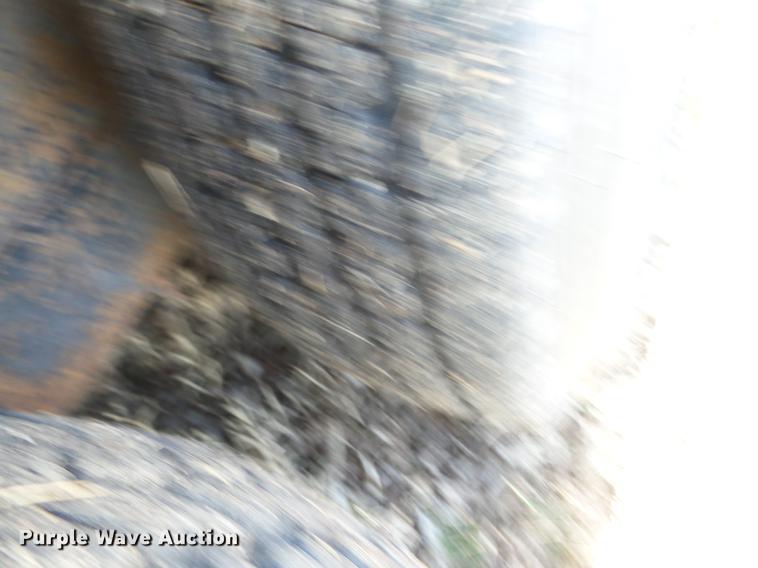 image for item AY9598 2001 Pro Stock Cattleman livestock trailer