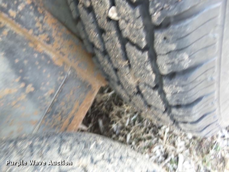 image for item AY9598 2001 Pro Stock Cattleman livestock trailer