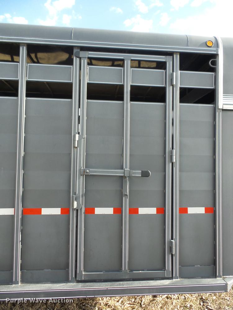 image for item AY9598 2001 Pro Stock Cattleman livestock trailer