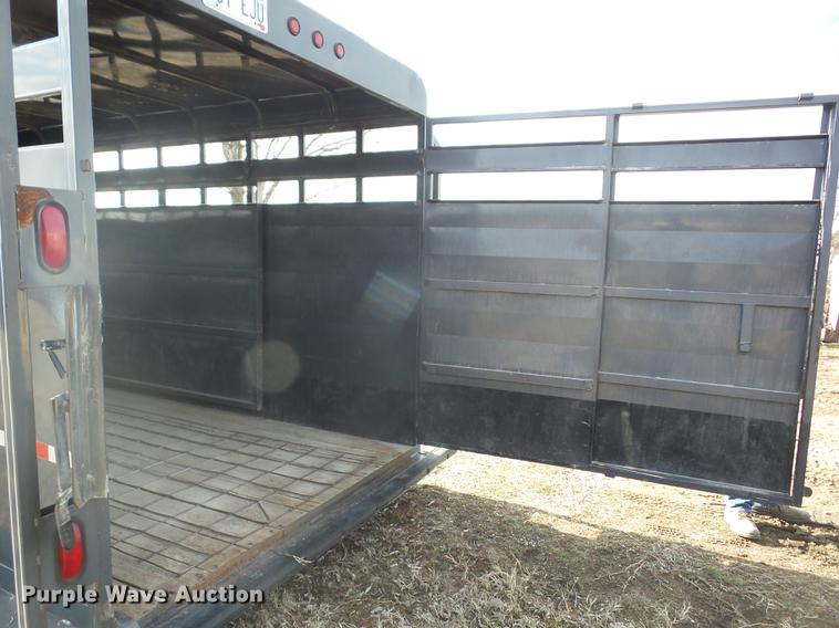 image for item AY9598 2001 Pro Stock Cattleman livestock trailer