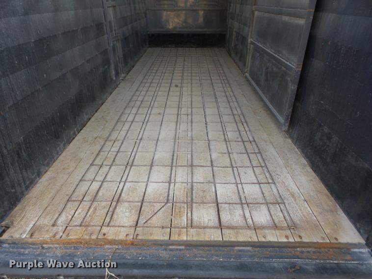 image for item AY9598 2001 Pro Stock Cattleman livestock trailer