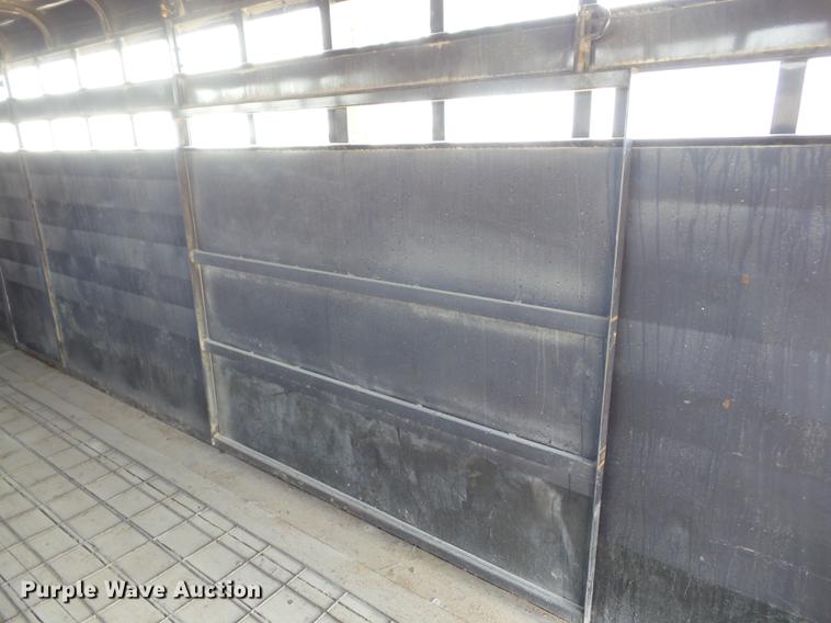 image for item AY9598 2001 Pro Stock Cattleman livestock trailer