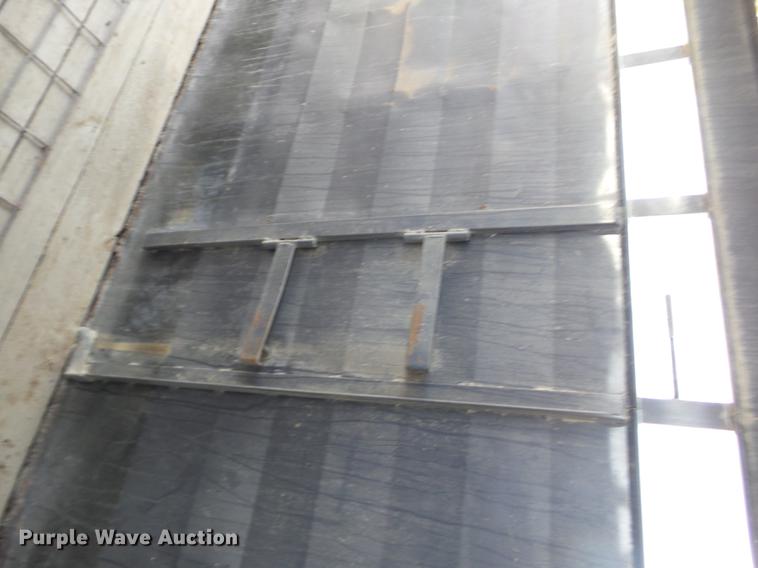 image for item AY9598 2001 Pro Stock Cattleman livestock trailer