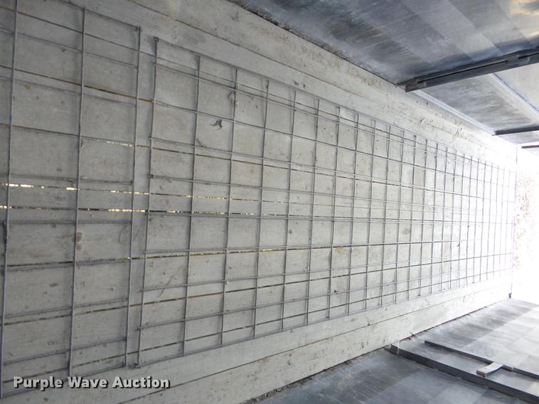 image for item AY9598 2001 Pro Stock Cattleman livestock trailer