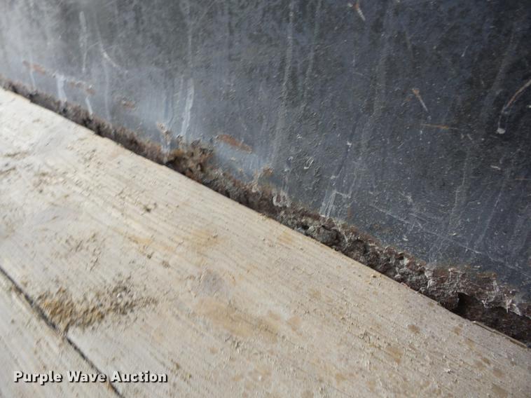 image for item AY9598 2001 Pro Stock Cattleman livestock trailer