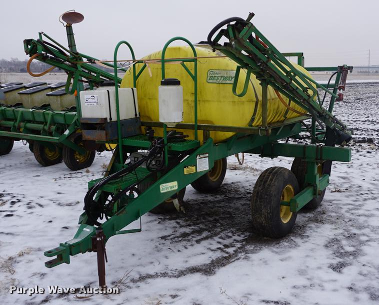 Bestway sprayer in Wakarusa, KS Item DB0446 sold Purple Wave