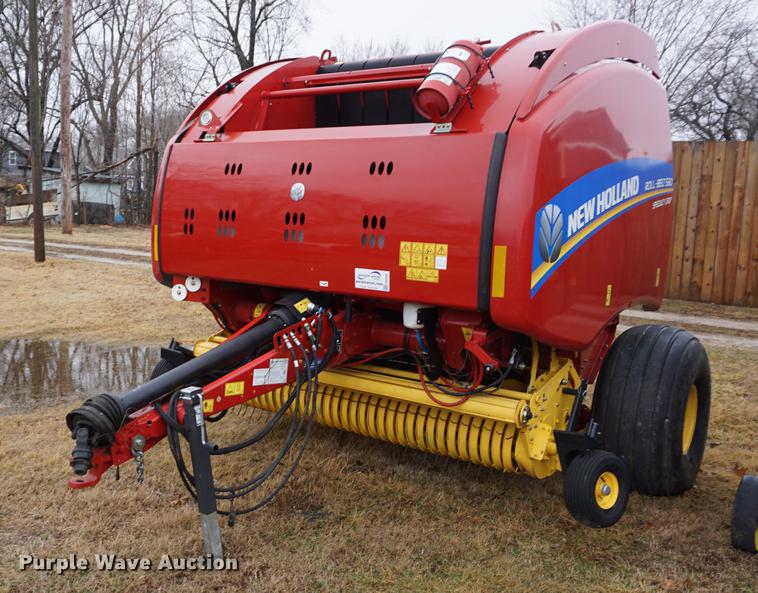 image for item DB0465 2014 New Holland Rollbelt 560 specialty crop round baler