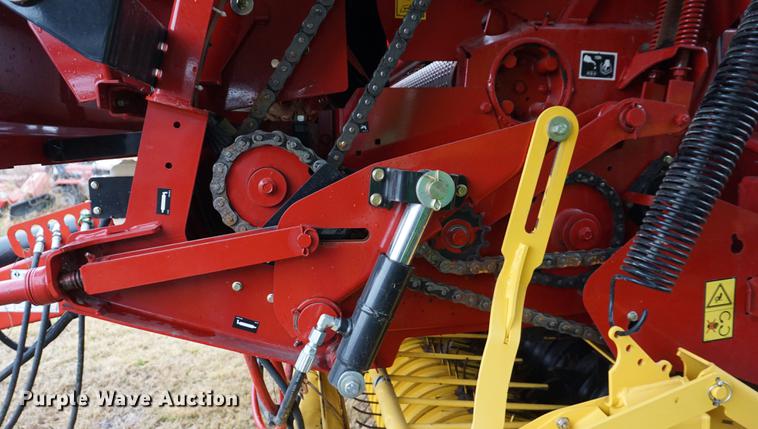 image for item DB0465 2014 New Holland Rollbelt 560 specialty crop round baler