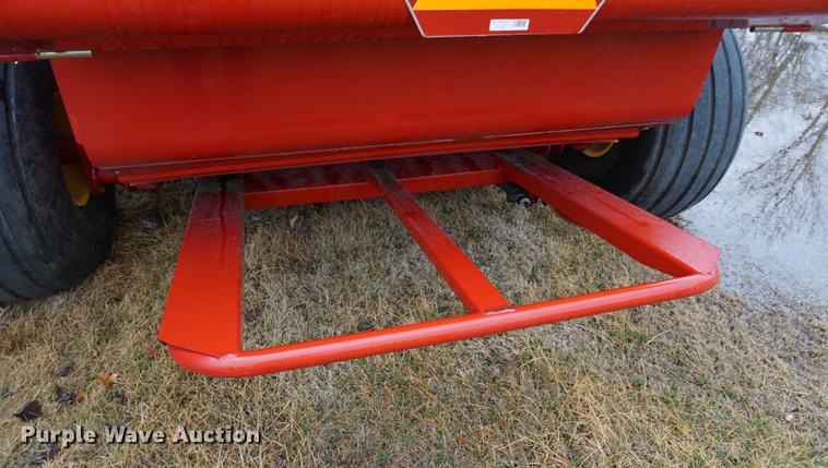 image for item DB0465 2014 New Holland Rollbelt 560 specialty crop round baler