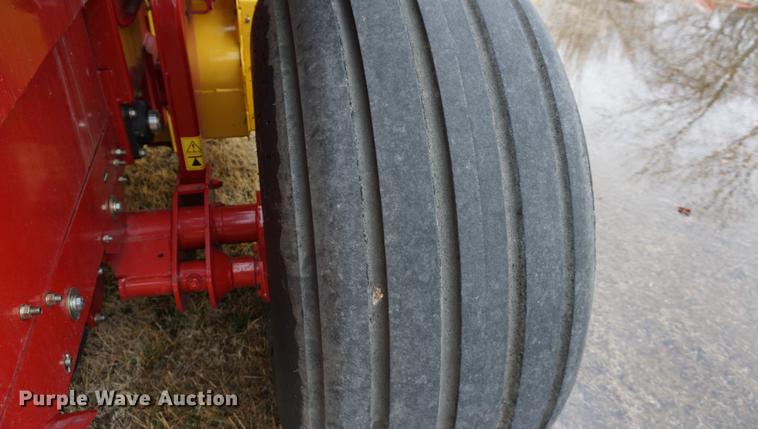 image for item DB0465 2014 New Holland Rollbelt 560 specialty crop round baler